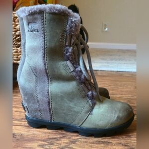 Sorel Women's Green/Gray Winter Lace Up Hidden Platform Boots 7.5